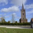 Over Hadsten er den ene af de to kirker, der er lukket på ubestemt tid efter fund af skimmelsvamp. Den anden er Nr. Galten. Arkivfoto