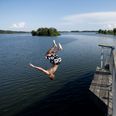 Hvis du vil bade i Skanderborg Sø, skal det nok ikke være fra Bybadet lige nuh. Arkivfoto: Thomas Borberg, Politiken