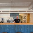 Nicolai Christiansen, der ses på billedet, er medejer af Café Anker sammen med Søren Schack Hansen. Foto: Café Anker