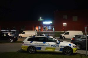 En mistænkt er anholdt efter et overfald på Retspsykiatrisk Afdeling på Aarhus Universitetshospital tirsdag.