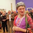 I 2017 dukkede 'dronningen' op til ferniseringen af påskeudstillingen fra Primus.