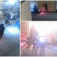 To maskerede personer ankom kort inden brand brød ud ved et minimarked på Skelagervej få meter fra Skejby Centret. Skærmfoto fra video: Østjyllands Politi