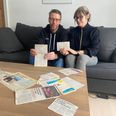 Svinebonde Michael Hammershøj og hans kone Anette kan gå i gang med at udvide svineproduktionen, når kommunens miljøgodkendelse er på plads – forventeligt i slutningen af april 2026. Det er mange borgere i Hyllested fortørnede over. Det samme er flere politikere. I byrådet er der et flertal, som gerne vil pille projektet af dagsordenen, men de har ikke magt, som de har agt. Foto: Lars Norman Thomsen.