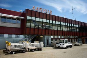 Historisk gennemgang af Aarhus Airport og de mange kapitaltilførsler og ejerskifter, der har været gennem tiden. 