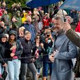 Kong Frederik ankom til Ry i silende regn. Foto: Grethe Bo Madsen