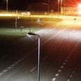 Politiet frigav i forbindelse med efterlysningen af flugtbilen en video, hvori man kunne se bilen passere et lyskryds. Foto: Midt- og Vestjyllands Politi.