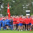 Spillere og trænere var linet op på Grenaa Stadion ved åbningen på dette års Kattegat Cup. Foto: Søren Andersen
