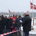 Viceborgmester Frank Damgaard klippede snoren til byggeudstillingen Byg &Bo i Fruering skærtorsdag klokken 10 akkompagneret af hvirvlende snefnug. Trods det iskolde vejr, vurderer styregruppen bag udstillingen, at besøgstallet rundede de 10.000 hen over påsken.