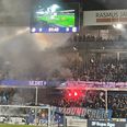 Randers FC forsøger med nye regler at undgå ulovlig pyroteknik på tribunerne. Men reglerne er for uklare, mener fangrupperingerne. Billedet er fra hjemmekampen mod AGF i februar 2025. Foto: Kian Johansen.