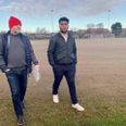 Jesper Christensen og Abdullah Özturk fra Fuglebakken KFUM skal i gang med at søge økonomiske midler i to af kommunens puljer, hvis grusbanen på Frydenlund skal forvandles til en kunstgræsbane.