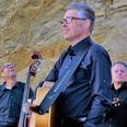 Cash i kirken består af Karsten Holm, vokal, guitar, Bjørn Bønne Petersen, kontrabas, Martin Blom, diverse guitarer og Knud Erik Fuddi Steengaard, violin. Pressefoto
