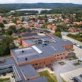 Kunstværket Flyvende fugle skal stå på en granitsokkel foran hovedindgangen til Fællesskabets Hus, hvor der er skabt en firkant til værket. Foto: Michael Wulff