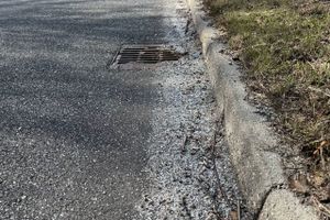 Der er potentiale i asfalt med mindre granit. Forsøgsordning med ny type glas-asfalt viser dog svaghedstegn. 