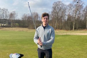 23-årige Asbjørn Nordentoft er begyndt som trænerassistent hos Lübker Golf Club som led i sin træneruddannelse.
