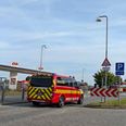 Østjyllands Brandvæsen blev kaldt til et benzindudslip ved Mega Syd klokken 08.51. Foto: Mathias Dueholm