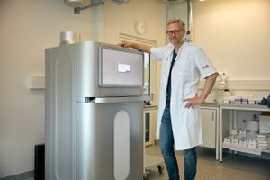 Aarhus Universitetshospital har fået en ny maskine til såkaldt DNA-sekventering, hvilket især kan blive en stor hjælp for børn med sjældne kræftformer.