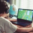Det er vigtigt, at man som forælder er opmærksom på, hvad børnene køber i computerspil, så de ikke bliver snydt. Nogle køb kan endda minde om gambling. Foto: Adobe Stock