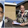 Rådmand Bünyamin Simsek (V) råder Sidsel Vejby til at kontakte kommuen igen med sin byggesag. Fotocollage