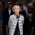 Det er slut med at give flere interview. Fremover vil børnebørnene udtale sig. Det bedyrer den 104-årige journalist, forfatter og Matador-skaber Lise Nørgaard over for tv-værten Cecilie Frøkjær i programmet ”Lise Nørgaard - Udvalgte detaljer fra et langt liv”. Foto: Tariq Mikkel Khan