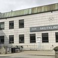 Akutklinikken på Grenaa Sundhedshus skal lukke i dagtimerne, har et flertal i regionsrådet bestemt. Foto: Søren Andersen