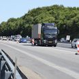 1.617 boliger i det nordlige Hørning er plaget af støj fra det stadig stigende antal biler på E45. Her motorvejen fotograferet mod nord ved broen over Jeksen Dalvej. Foto: Bollerup