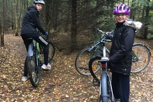 Dansk Naturfredningsforening roser mountain-bikerne i Hinnerup og Hammel.