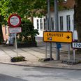 Under Smukfest er det kun biler med parkeringstilladelse, der har lov til at parkere i Skanderborg By. I år er reglerne dog ændret, så der kun udstedes tilladelser til biler med tilknytning til husstande i Skanderborg. Foto: Per Bille