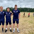 Christian Lintrup (i midten) er ved at få godt fat i lokalområdet med sin fodboldskole Football Camps, der denne sommer kører på tredje år. Ifølge fodboldskoleejeren er en af styrkerne det sammenhold, som er blandt ledere og trænere. De består således i høj grad af kammerater, der også kender hinanden privat. Som eksempelvis 24-årige Mathias Fisker og ligeledes 24-årige Anders Peder Bonde, som her flankerer Christian Lintrup. Foto: Simon Carlson