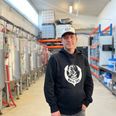 Medejer af Bryg365, Jesper Stoltenberg, i bryghusets produktionslokaler. Foto: Cecilie Bisgaard