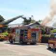 Østjyllands Brandvæsen er talstærkt til stede i Højbjerg, hvor der er opstået brand i en sidebygning til en villa. Foto: Presse-fotos.dk