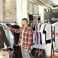I denne butik, Tres Blanc, i Grisk Shop kan man købe luksus design og streetwear fra bla. Louis Vuitton, Yves San Laurent og Gucci. Ejeren, Dillon Bune, mener, at han er alene i Jylland med sine varer.