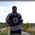 Jacob Lyby er i fuld gang med at træne til at kunne gennemføre de 21,0975 kilometer på søndag til Aarhus City Halvmarathon. Foto: Screendump fra video.