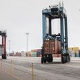 Rapport til byrådet påstod, at containerhåndteringen på Aarhus Havn kunne effektiviseres med 10 pct., men Mærsk mener at potentialet er fem gange så stort. Byrådet hørte dog aldrig om andet end de 10 pct.. Foto: Casper Dalhoff