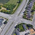 En 77-årig kvinde på cykel blev fredag aften påkørt af en svingende bil i krydset her på Grenåvej i Egå.