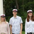 Fra venstre rektor Jakob Thulesen Dahl. Alberte Groth Pedersen, Aske Bøg Christoffersen og Emma Vestergaard Christensen. Pressefoto