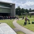 Pladsen foran Sløjfen indbyder nu til leg og samvær. Foto: Favrskov Kommune