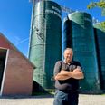 Søren Bjarne Kjær bliver 60 år til foråret, og hans alder er også en af årsagerne til, at han nu vælger at sætte Bode Vestergård til salg. Dråben blev dog folketingsvalget i marts, som i landmandens optik var med til at udskamme og beskylde landbruget for al dårligdom. Foto: Simon Carlson