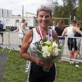 Minna Riis blev hædret med blomster, da hun stillede op til Hillerød Triatlon for 30. gang i træk i 2013. Privatfoto