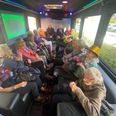 Fra rollator til partybus. Rosengården rullede ud i byen med høj musik og højt humør. Alle fotos: Lars Norman Thomsen