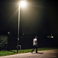 Favrskov Kommune er i fuld gang med at udskifte alle kommunens gadelamper med LED-lyskilder. I år skal yderligere 530 lamper udskiftes. Arkivfoto: Katinka Hustad