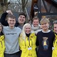Natteravnene – Hadsten Hinnerup i fornøjeligt selskab med nogle af de mange unge, de mødte til Fed Fredag i Friheden i Aarhus. De tre lokale natteravne er fra venstre formand Marianne Tind, Marianne Lajer og Klaus Mortensen. Privatfoto