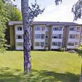 Beboerne jubler i Hans Broges Bakker. Flere års kamp mod skimmelsvamp ser nemlig ud til at være vundet. Foto: Google Street view