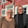 19. april har Kirsten Rønn Rinhack efter 21 år sidste arbejdsdag på turistkontoret i Grenaa. Dermed slutter en epoke højst sandsynligt for turistkontoret som bemandet. Formand for kultur- og fritidsudvalget vurderer dog, at det er et godt afsæt for at undersøge om og hvordan kommunen kan gøre turistinformationen anderledes. Foto: Simon Carlson