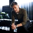 Som datter af den danske verdensstjerne Nikolaj Coster-Waldau og skuespillerinden Nukâka Coster-Waldau falder det famøse æble ikke langt fra stammen. Parrets 18-årige datter, Safina Coster-Waldau, er gået i forældrenes fodspor og kan nu skrive endnu en DR-serie på sit voksende cv. Foto: Scott Gries/Invision/AP