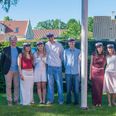 De herlige fotos er begået af Morten Ærø, Syddjurs Gymnasum. Her ses rektor Sven Gaardbo sammen de første studenter mandag morgen.