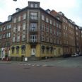 Trøjborg Kroens facade fortæller ikke meget, om hvad der gemmer sig bagved.