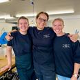 Christine Nesteng (i midten) har haft rygende travlt sammen med sine ansatte Annette Munk (th.) og Sarah Møller siden de åbnede madbutikken på Hovedgaden i Allingåbro i august. Nu føjer hun endnu et kapitel til et begivenhedsrigt år, når hun overtager Allingåbro Hotel. Arkivfoto: Simon Carlson