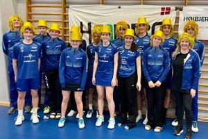 Højbjerg Badminton Klub vandt for nylig flere medaljer ved DM for ungdomshold. En del af årsagen skal findes i en skolesatsning, som dog lige nu er på pause.