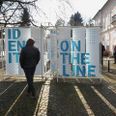 Identity on the Line sætter fokus på syv forskellige migrationer i Europa i det 20. århundrede. Pressefoto.