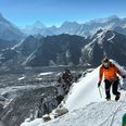 Emma Østergaard på vej mod sit mål om at ramme toppen af Mount Everest. Foto: Jakob Urth/Urth Adventures.